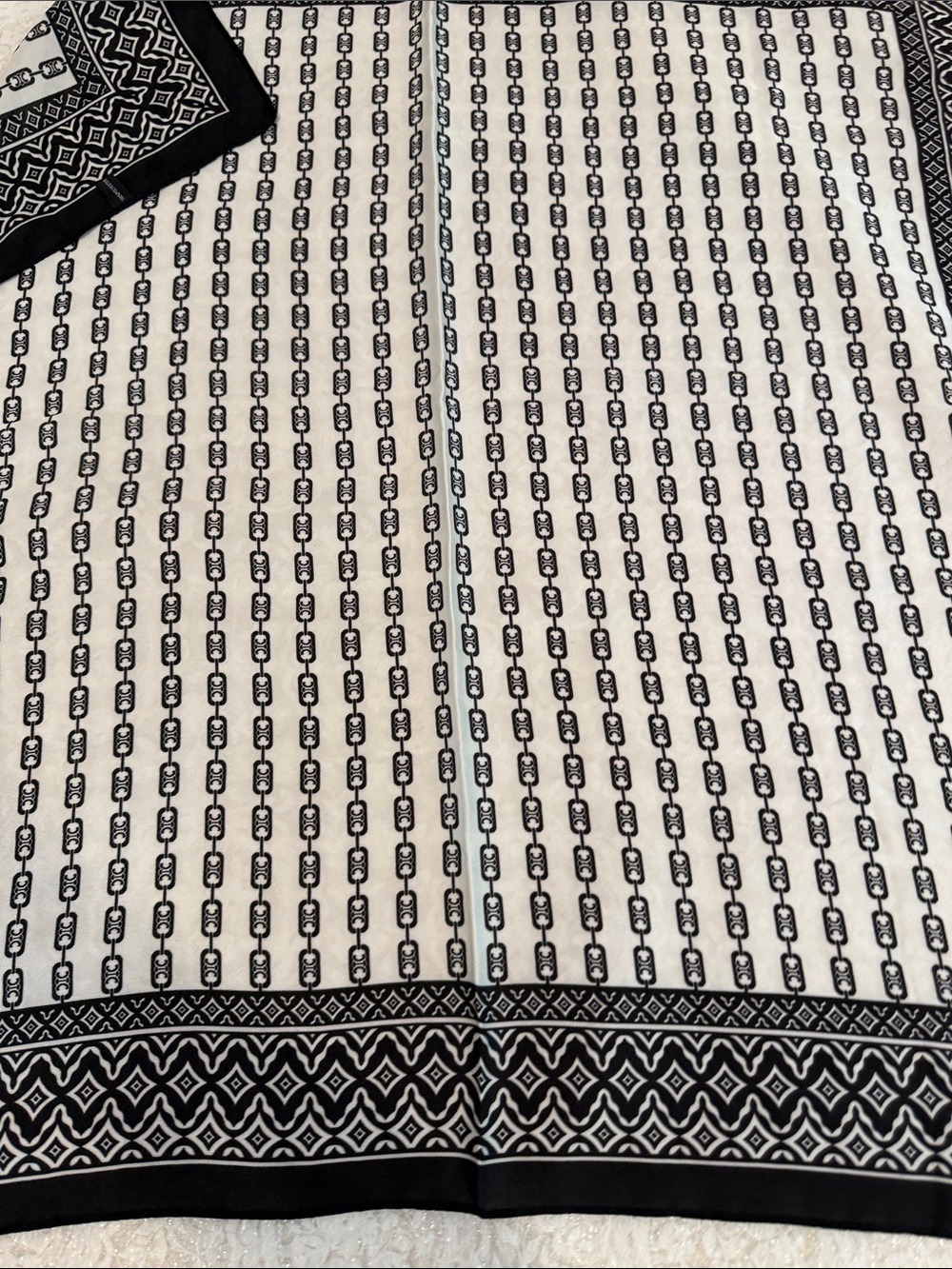 Black and White Geometric polyester Scarf - Picture 5 of 16